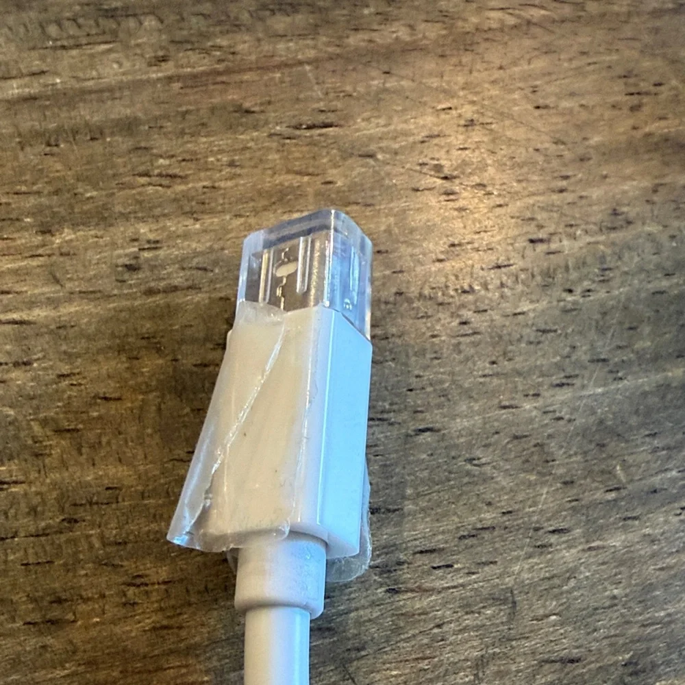 Apple White Mini DisplayPort (Thunderbolt) Male to VGA Female Adapter